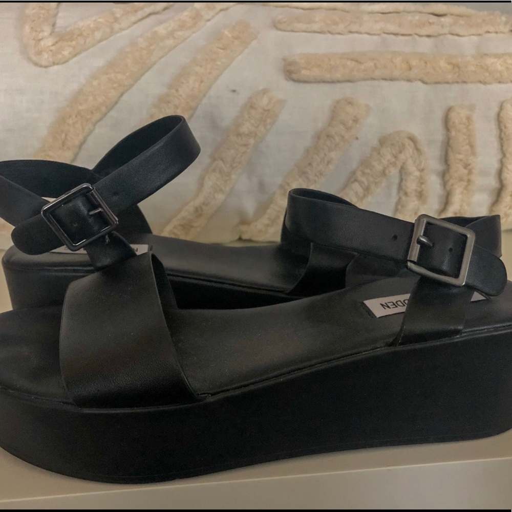 Steve Madden Platform Sandal -Black